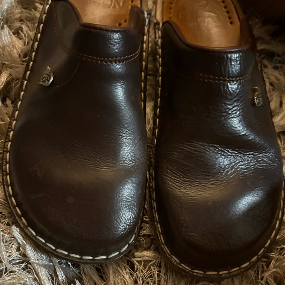 Leon Brown Leather Mules